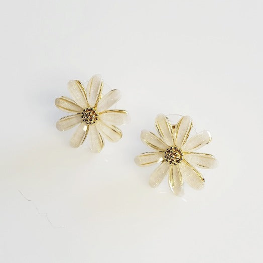 White Flower Stud Earrings freeshipping - Pretty Fab Things